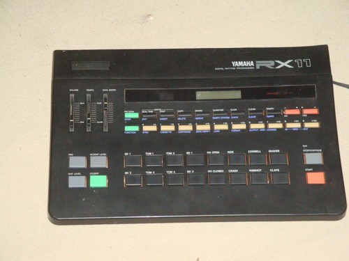 Boite rythme yamaha rx11 - à,