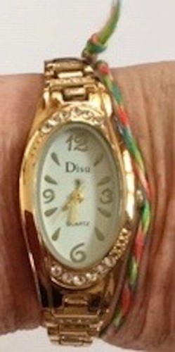 Montre dorée avec cristaux