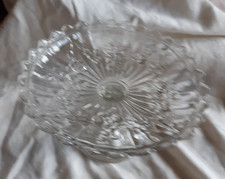 BELLE COUPE EN  VERRE TRANSPARENT SUR PIED MOTIF EN RELIEF DIAMETRE 18,5CM