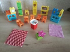 LEGO DUPLO. VRAC CHAISES, MEUBLES AUTRES (LOT 20)