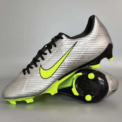 Chaussures football à - de,