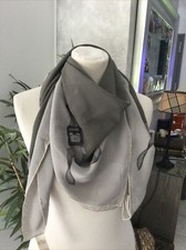 Tres grand carré foulard BURBERRY 100% soie gris/beige tres bon etat