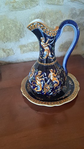 Broc eau avec grande - avec,