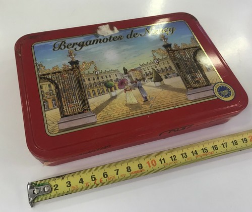 Ancienne boite publicitaire - ancienne,