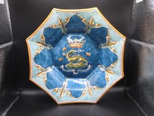 Rare plat octogonal signé