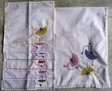 Nappe rectangulaire six serviettes brodées fait main eventails