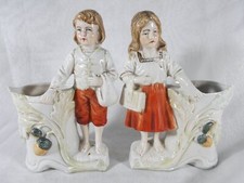 MAGNIFIQUE PAIRE DE VASE / BOUQUETIERE COUPLE D ' ENFANT EN PORCELAINE