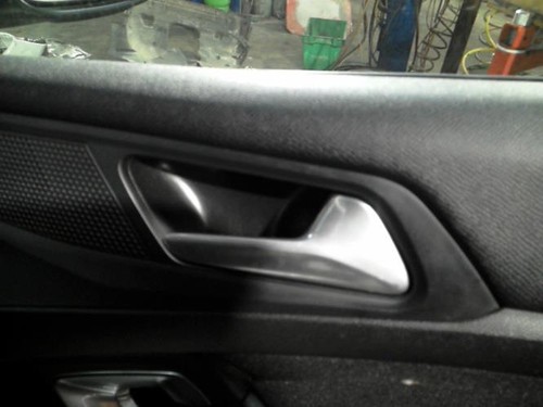 Poignee interieur avant droit