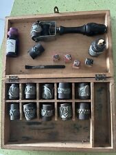 Coffret Tampons encreurs vintage rouleau pour festonnage broderie tissus