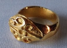 JOLIE BAGUE VINTAGE EN MÉTAL