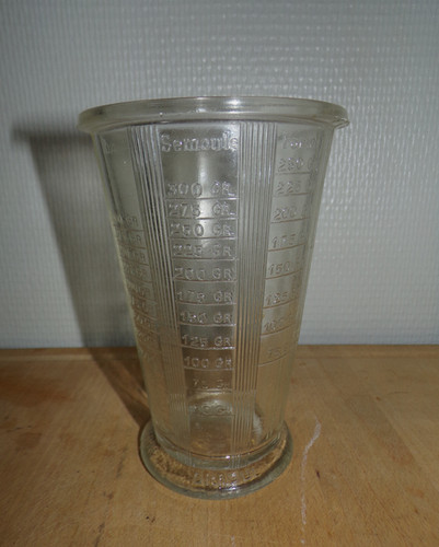 Ancien verre doseur gradué - , en