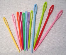 LOT 5 AIGUILLES PLASTIQUE GROS TROU * 7 et 9 cm * LAINE TRICOT CANEVAS ENFANT