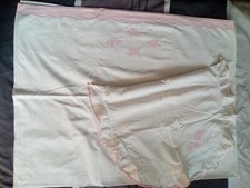 parure berceau vintage en coton blanc rehaussé d'une bordure et de motifs oiseau