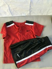 ENSEMBLE BERMUDA / SHORT + TEE-SHIRT NIKE TAILLE 3 ANS