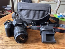 Reflex Canon EOS 250D + Objectif EF-S 18-55mm f/4-5.6 IS STM + Sacoche