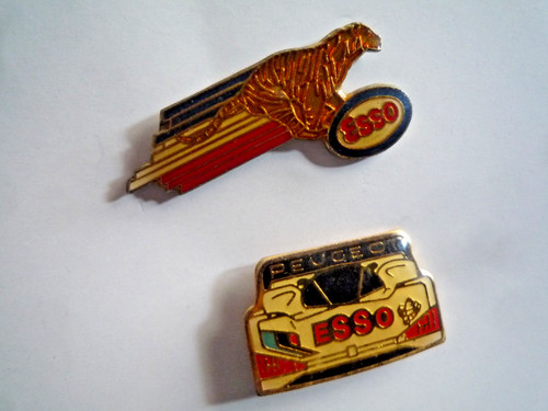 Deux pin pins épinglette - pin's,