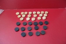 ANCIENNES PIECES DE JEU DE DAMES INTERNATIONAL.