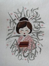 broderie point de croix abécédaire kokeshi rose et gris Isabelle Vautier