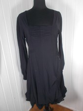 Robe noir drapé col carré et