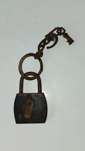 Ancien cadenas avec - -, vf