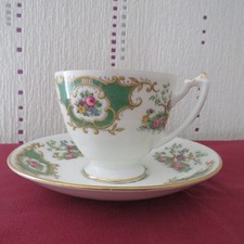 1 tasse a thé  en porcelaine