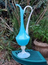 ANCIENNE AIGUIÈRE EN OPALINE