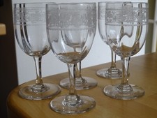 BACCARAT 5 ANCIENS VERRES APERITIF CRISTAL GRAVURE FLEURS DE LYS CHABLIS 10,8 cm