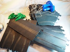 ANCIEN JOUET - Scalextric lot plaques de circuit et manettes dont une endommagée