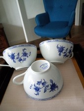 3 grandes tasses à petit
