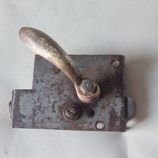 Ancien verrou, serrure, targette à ressort, porte. Poignée cuivre laiton??. 