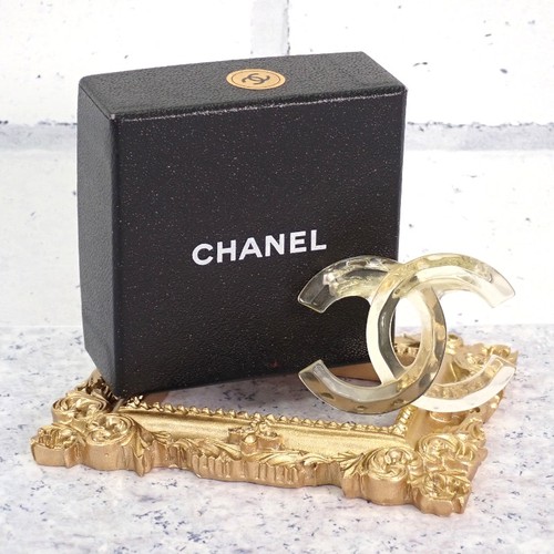 Broche chanel acrylique - broche,