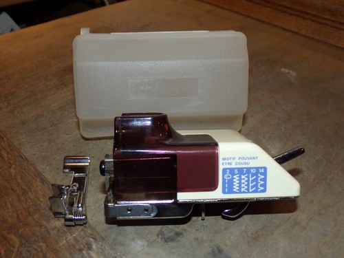 Complement pour machine - machine, a