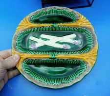 RARE  ASSIETTE  à  asperges  en  BARBOTINE DE BAVENT     