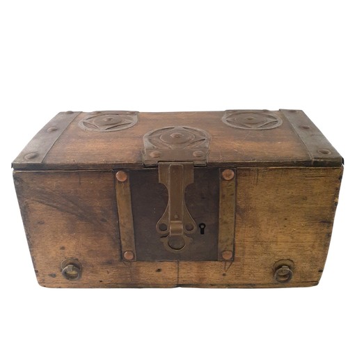 Petit coffre ancien bois et - en,