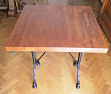 TABLE DE BISTOT PLATEAU BOIS MASSIF  VERNISSE PIEDS EN FONTE