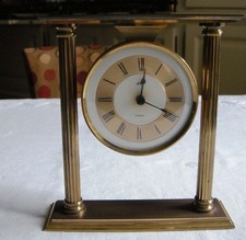 PENDULE PORTIQUE A QUARTZ