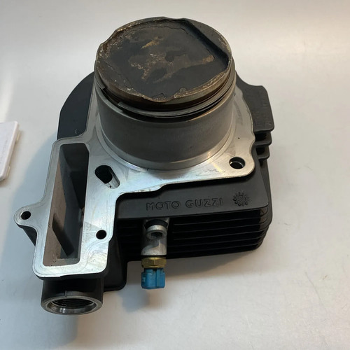 Cylindre piston à - piston, droite