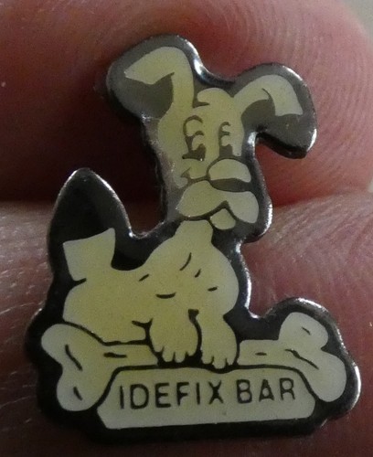 Rare pin asterix et - bd,