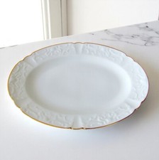 Limoges Lafarge. Plat ovale en porcelaine modèle rocaille