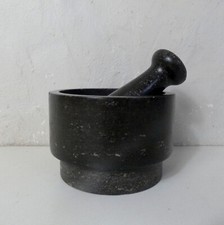 ancien mortier et pilon en