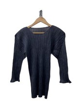 PLEATS PLEASE ISSEY MIYAKE