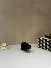 Petit hippopotame sculpté en