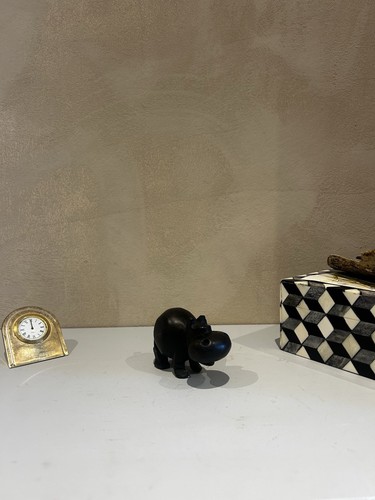 Petit hippopotame sculpté - , en