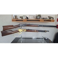 Présentoir plexi pour 3 armes d'épaule