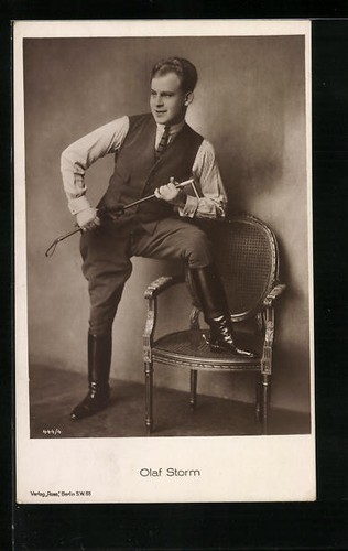 Acteur olaf storm avec - acteur, bottes