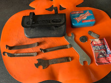 Ancienne sacoche trousse - /, à