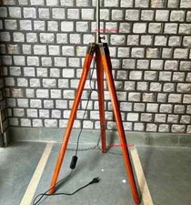 Ancien pied trépied d'angle