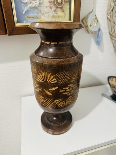Grand vase sculpté - , en