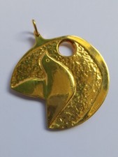 Pendentif doré décor colombe signé Brito