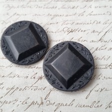 2 Grands BOUTONS Anciens Gutta